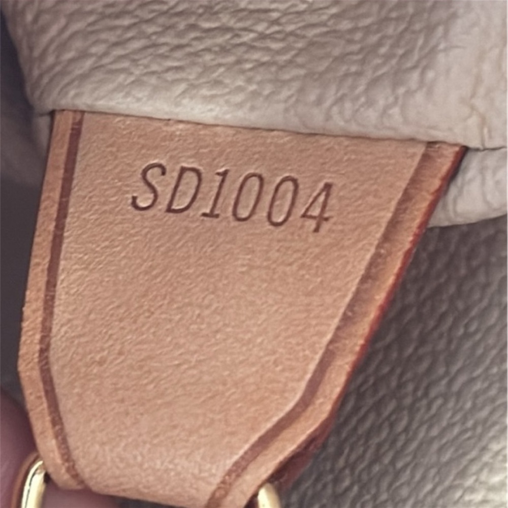 🎉Authentic Louis Vuitton Monogram Bucket Bag Tote in Excellent Condition🎉 - Picture 10 of 11